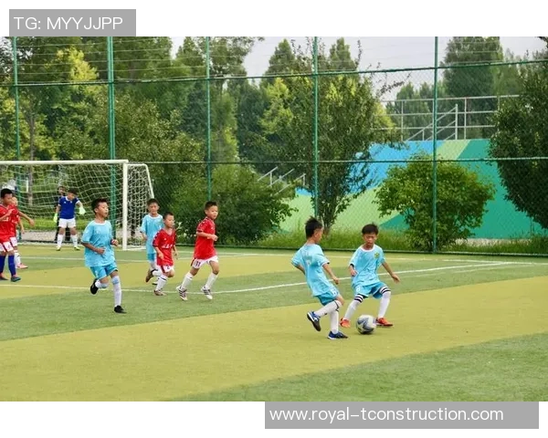 模仿足球明星经典动作挑战赛让你在绿茵场上重现传奇瞬间